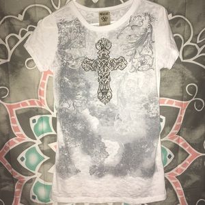 White/grey vocal shirt.